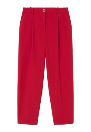 Crvene plisirane hlače ravnog kroja s kopčanjem na gumbe i dva bočna džepa. Izrađene od glatkog, čvrstog materijala.