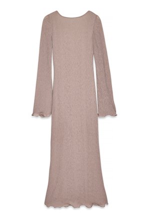 Ilga mauvo spalvos tekstūruota suknelė su plačiomis ilgomis rankovėmis ir banguotais kraštais ant apykaklės ir rankogalių, rodoma iš nugaros.