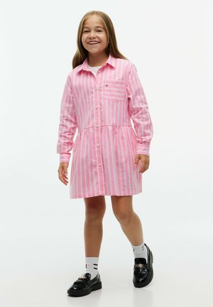 Tommy Hilfiger, TOMMY HILFIGER ESSENTIAL PATCH POCKET OXFORD SHIRT DRESS - Skjortekjole - exotic pink stripes