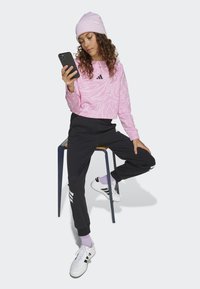 adidas Sportswear - FUTURE ICONS CROPPED - Sweatshirt - true pink   st tropic bloom   black Image miniature 1