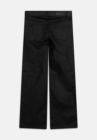 Črne široke jeans hlače iz denima z visokim pasom, z dvema zadnjima žepoma in subtilno teksturo. Čista obdelava in minimalističen dizajn.