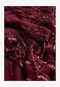 Ausgewählt, burgundy red