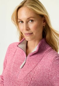 Rosa Sweatshirt mit Reißverschluss, strukturiertem Strickmuster und kontrastierendem grauem Kragen. Verfügt über einen viertellangen Reißverschluss und gerippte Akzente.