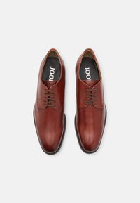 JOOP! LUSSO SANTINOS LACE UP  - Elegantni čevlji z vezalkami - cognac