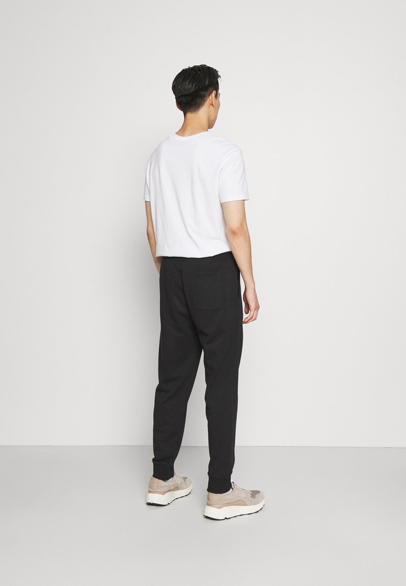 Herren Trainingsanzüge | GANT ORIGINAL PANTS Jogginghose black/schwarz - CM20390 Herren Trainingsanzüge | GANT ORIGINAL PANTS Jogginghose black/schwarz - CM20390