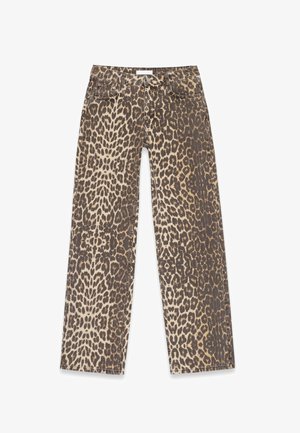 Džínsy s leopardím vzorom v neutrálnej béžovo-hnedej farebnej palete, s rovnými nohavicami a tradičnými detailmi vreciek.