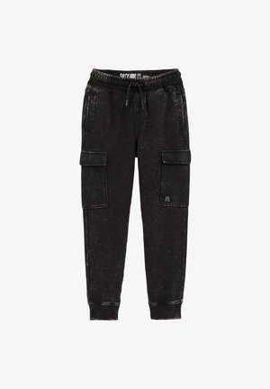 Juoda krovinių sportiniai džinsai, pagaminti iš minkštos medžiagos, su raišteliu liemenyje, šoninėmis kišenėmis ir tekstūruotu paviršiumi.