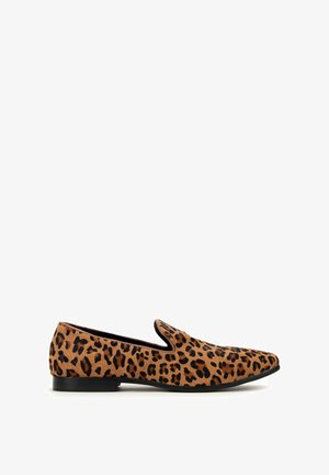 Leopard print slip-on shoe made of textured fabric with a flat black sole, featuring a wide opening and pointed toe design.