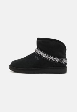 CLASSIC MINI CRESCENT - Ankle Boot - black