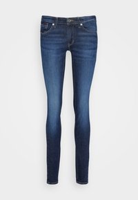 Jeans ajustados en denim azul oscuro, con una cintura de media altura, diseño de cinco bolsillos, costuras sutiles y pierna ajustada, con una textura suave.