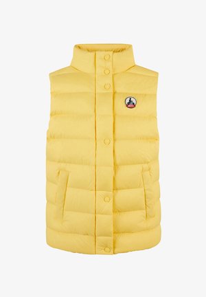 Chaleco acolchado amarillo, con cuello alzado, cierre frontal de botón a presión y bolsillos laterales. Incluye un parche con logo en el pecho.