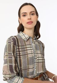 Plaid shirt in soft, lightweight fabric featuring gray, beige, and green tones. Button-up design with a classic collar and rolled sleeves.