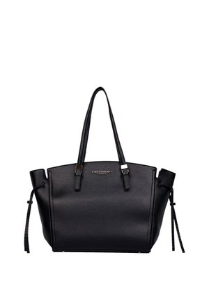 Borsa in pelle nera texturizzata con doppie cinghie per la spalla, dettagli laterali con nodi e logo argentato "ERMANNO FIRENZE" sul davanti.