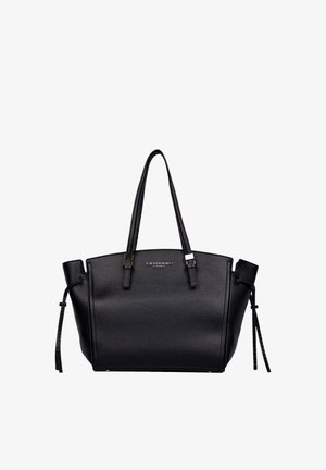 Borsa in pelle nera texturizzata con doppie cinghie per la spalla, dettagli laterali con nodi e logo argentato "ERMANNO FIRENZE" sul davanti.