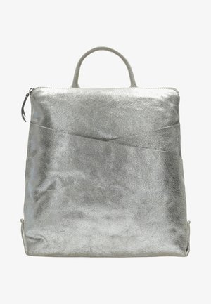 Sac à main carré en métal argenté avec une poignée supérieure et une fermeture éclair sur le côté gauche.