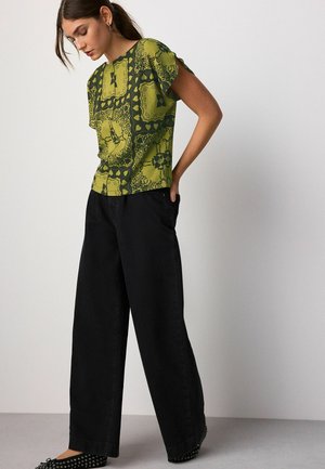 REGULAR FIT - FLUTTER SLEEVE TEXTURED SMART  - T-shirts print - ochre patch paisley print