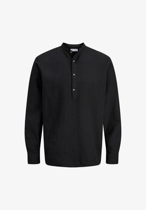Sort langærmet skjorte med mandarinkrave og en fire-knaps række ned foran i midten.