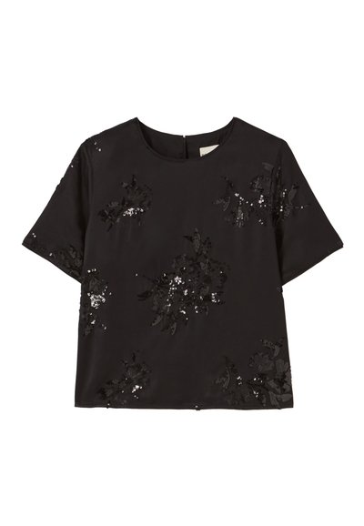 Blusa nera a maniche corte con sottili adornamenti floreali in paillettes sparsi sul davanti e sulle maniche, scollatura rotonda e chiusura con cerniera sul retro.