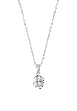 Zilveren ketting met een klavertje vier hanger, gedetailleerd met gladde oppervlakken en een getextureerde blaadjesomtrek. De ketting heeft een schakeldesign.