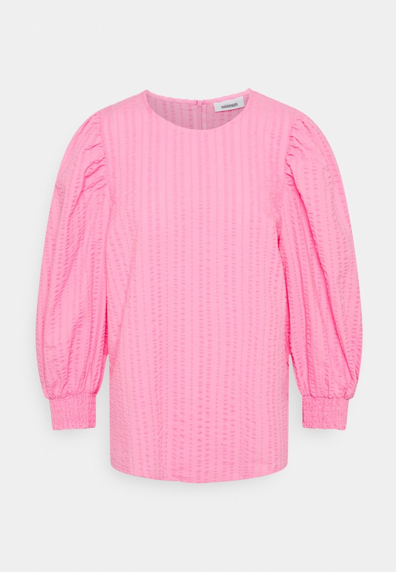 Blusa rosa texturizada com decote arredondado e mangas bufantes. Apresenta um padrão de riscas verticais e punhos elásticos. Fecho com aberturinha nas costas.