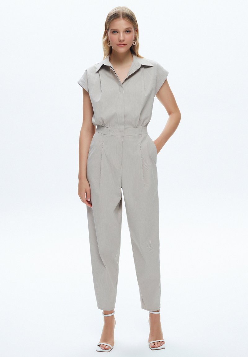 adL PLEATED STRIPED Jumpsuit striped beige/beige Zalando.de