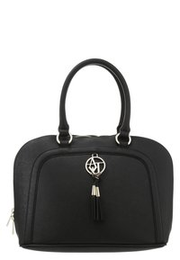 Czarna syntetyczna torebka o zaokrąglonym kształcie, z dwoma uchwytami, srebrnymi elementami i ozdobnym chwostem; posiada logo na przodzie.