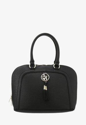 Czarna syntetyczna torebka o zaokrąglonym kształcie, z dwoma uchwytami, srebrnymi elementami i ozdobnym chwostem; posiada logo na przodzie.