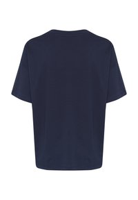 Cămașă bleu marin, cu mâneci scurte și croială lejeră. Realizată dintr-un material moale, cu decolteu rotund și umeri fără cusături. Fără grafică sau modele vizibile.