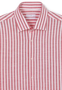 Camicia a righe rossa e bianca con bottoni, realizzata in tessuto leggero, caratterizzata da una vestibilità regolare, colletto a punta e bottoni coordinati.