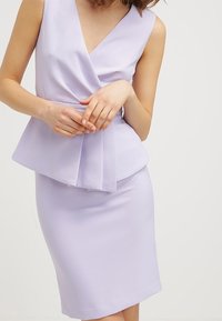 Miss Selfridge Etuikleid - purple