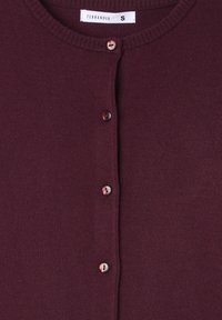 Cardigan bordeaux realizzato in morbido tessuto a maglia, con scollo rotondo e sei bottoni abbinati sul davanti. Etichetta della taglia: S.