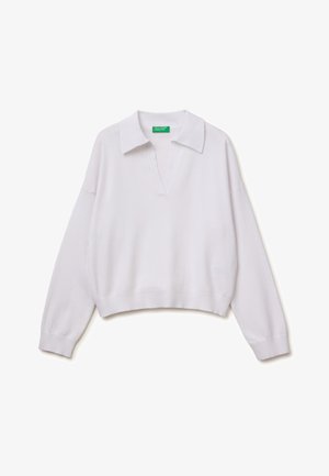 Jersey de punto blanco de manga larga con cuello y abertura en V, puños y bajo acanalados, colocado plano sobre un fondo blanco.