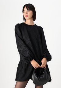 Pieces PCNETHE O NECK TIE DRESS - Kokteilinė suknelė / vakarėlių suknelė - black