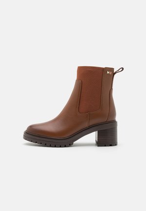 Tommy Hilfiger, FLAG MID HEEL CHELSEA - Lage laarzen - cognac brown