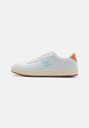 EVERGREEN BICOLOR UNISEX - Sneaker low - white/salmon/acquamarina