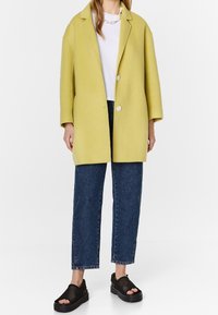 Bimba Y Lola Abrigo corto - yellow