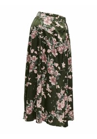 Falda maxi floral verde con flores rosas y grises, cintura elástica, tela fluida y dobladillo a la altura del tobillo.