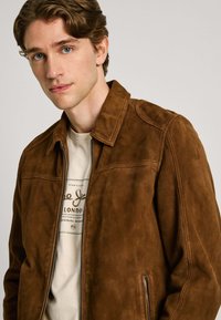 Pepe Jeans TENJAMIN - Kožnata jakna - walnut brown