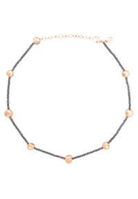 Perlekæde med små, blanke roseguld accenter indlagt i en kæde af mørkegrå perler, afsluttet med en sikker lås.