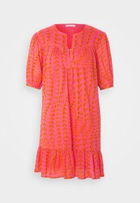 Izbrano, house of mirrors pink