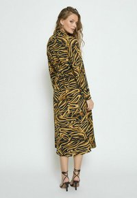 Desires FAITH LONG SLEEVE MIDI - Freizeitkleid - black print