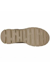 Suela de zapato atlético en color marrón, con goma texturizada para mayor tracción. Presenta un patrón de surcos variados y un detalle del logo de la marca en relieve.