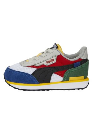Puma sneakers met mesh- en suede-materialen in wit, rood, blauw, zwart, groen en geel. Voorzien van een gestructureerde zool en een vetersluiting.