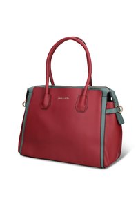 Sac à main en cuir rouge avec une finition texturée, des accents verts et deux poignées robustes. Comprend un logo doré et une fermeture à glissière sur le dessus.