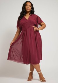 Yours Clothing PLEATED V-NECK MIDI - Vestito casual - burgundy