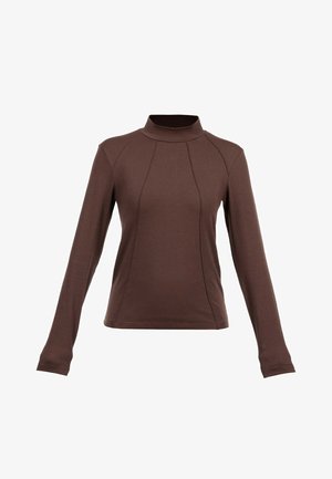 Top marrone a maniche lunghe con collo alto falso. Presenta dettagli di cuciture sul davanti e una silhouette aderente, realizzato in un tessuto morbido ed elastico.