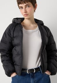 Calvin Klein Jeans LIGHTWEIGHT LOGO PUFFER - Vinterjakke - black
