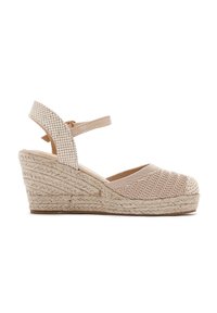 Espadrillas beige con zeppa, realizzate in tessuto intrecciato, con cinturino alla caviglia e suola testurizzata. Presentano un motivo zigzag e dettagli in corda sulla piattaforma.
