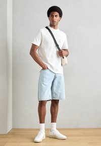 Thumbnail Image 3