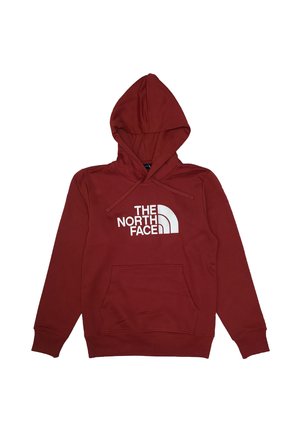 Sudadera roja con capucha y bolsillo tipo canguro en el frente. Presenta un texto con logo blanco centrado en el pecho. Tejido suave, mangas largas y puños acanalados.